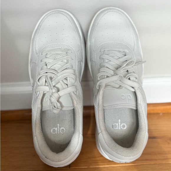 Alo Recovery Mode Sneaker in White - Picture 3 of 12